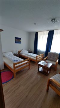 Schlafzimmer 2 mit 3 Einzelbetten